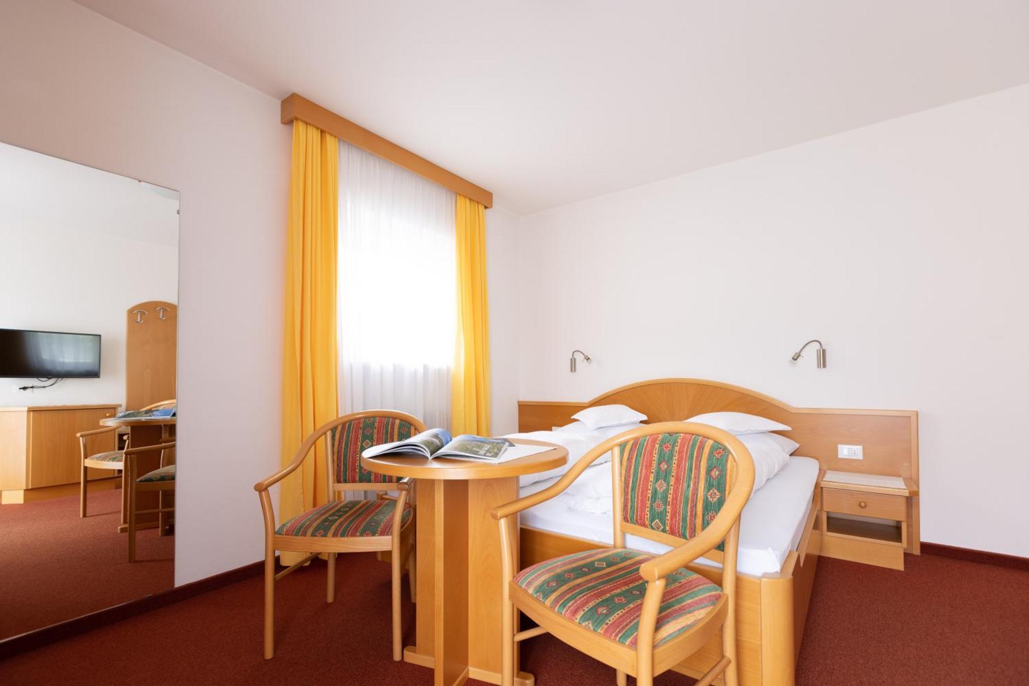 Garni Juval Hotel Tirol Buitenkant foto
